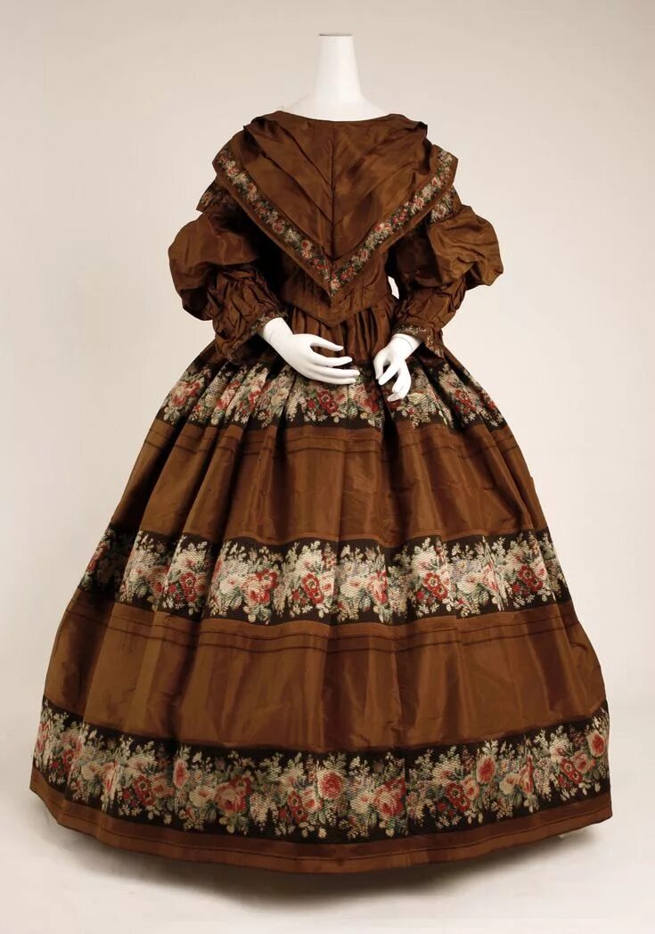 Купить платье женское в стиле барыни Afternoon dress. 1854 Culture:American Medium:silk Accession Number:C.I.55.1.11a