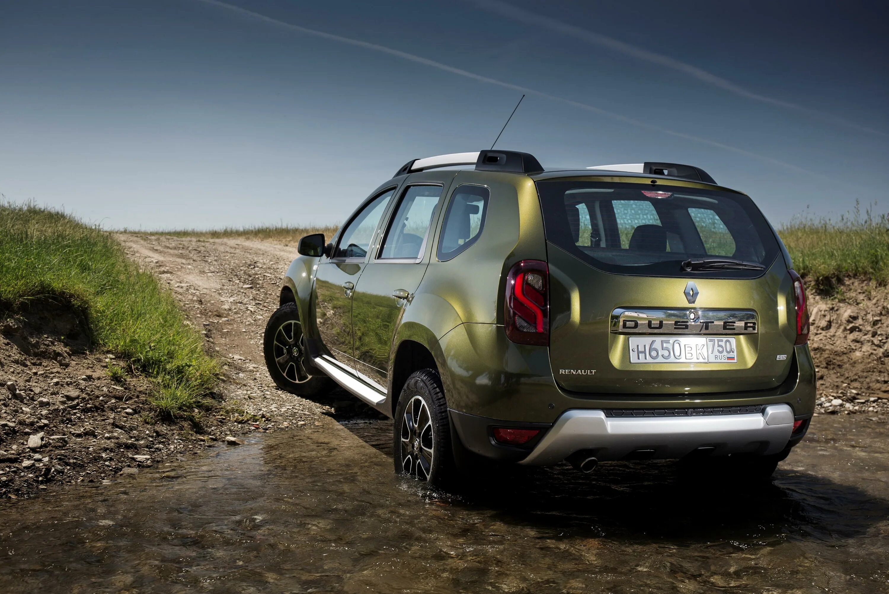 Купить рено дастер фото Renault Duster 1 поколение рестайлинг (2015 - 2021) Кроссовер 5 дв 2.0 AT 4x4 (1