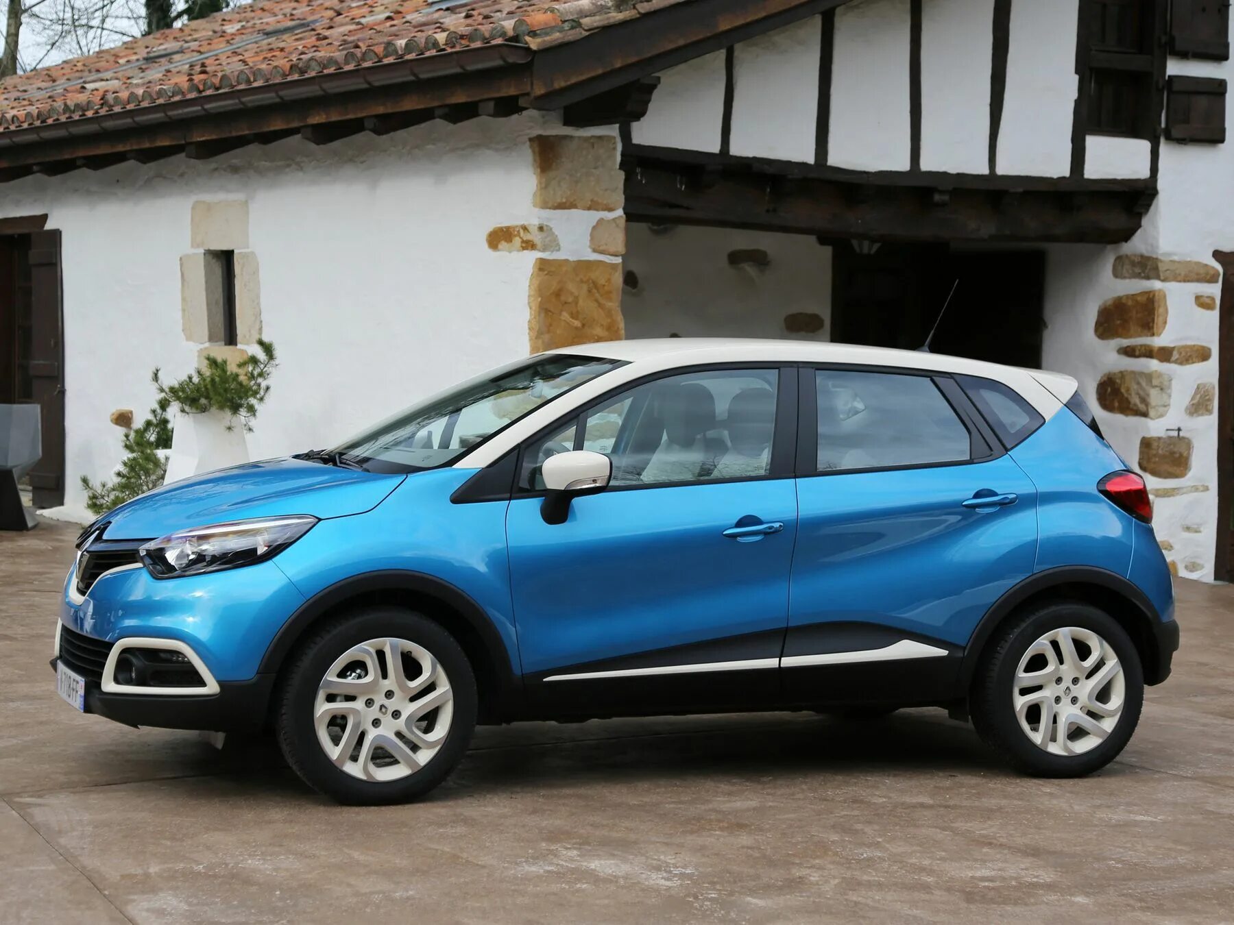 Купить рено каптур фото Renault Captur 2012 года выпуска, 1 поколение, внедорожник 5 дв. - комплектации 