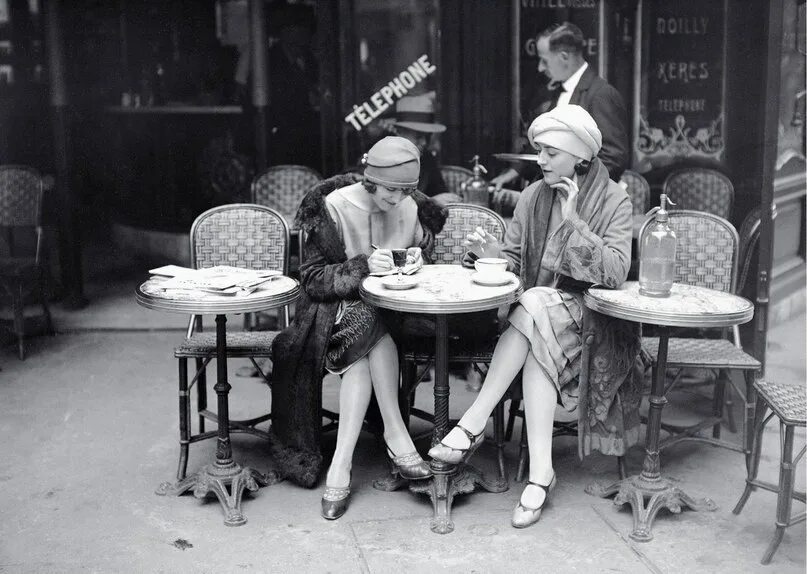 Купить ретро фото Терраса парижского кафе, 1925 г.