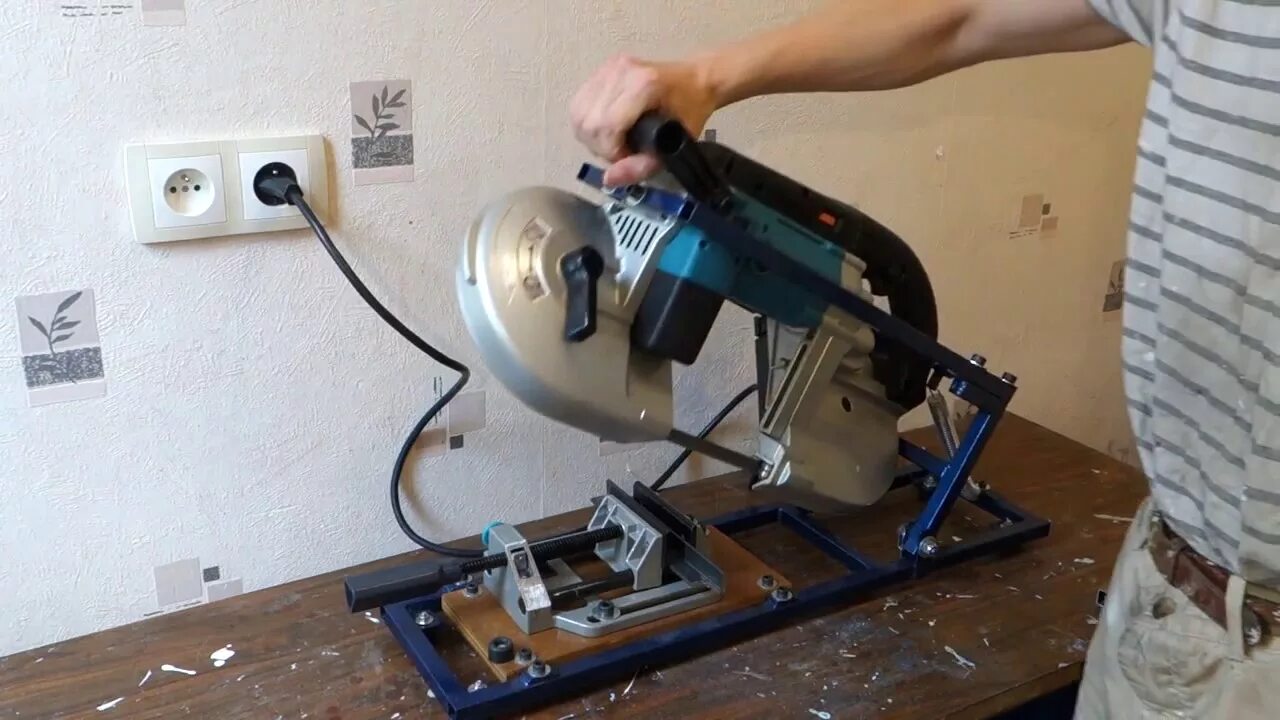 Купить самодельный ленточнопильный станок в крыму makita 2107F bati pour scie à ruban portable - YouTube