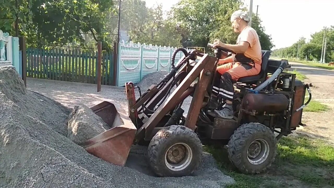 Купить самодельный погрузчик переломка Мини-погрузчик. Работа с сыпучими материалами. Tractor Lawnmower/Attachments Mon