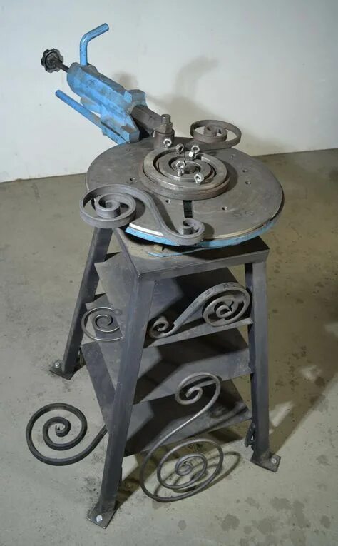 Купить самодельный станок металл voluteuse manuelle pour cintrer des volutes à froid Metal art welded, Metal work
