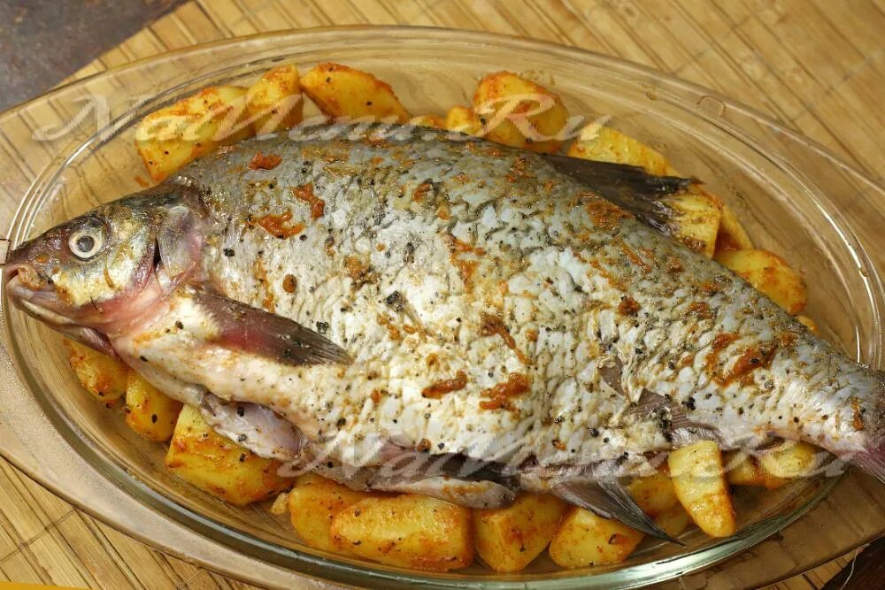Лещ в духовке рецепты с фото Лещ, запеченный в духовке с картофелем, рецепт