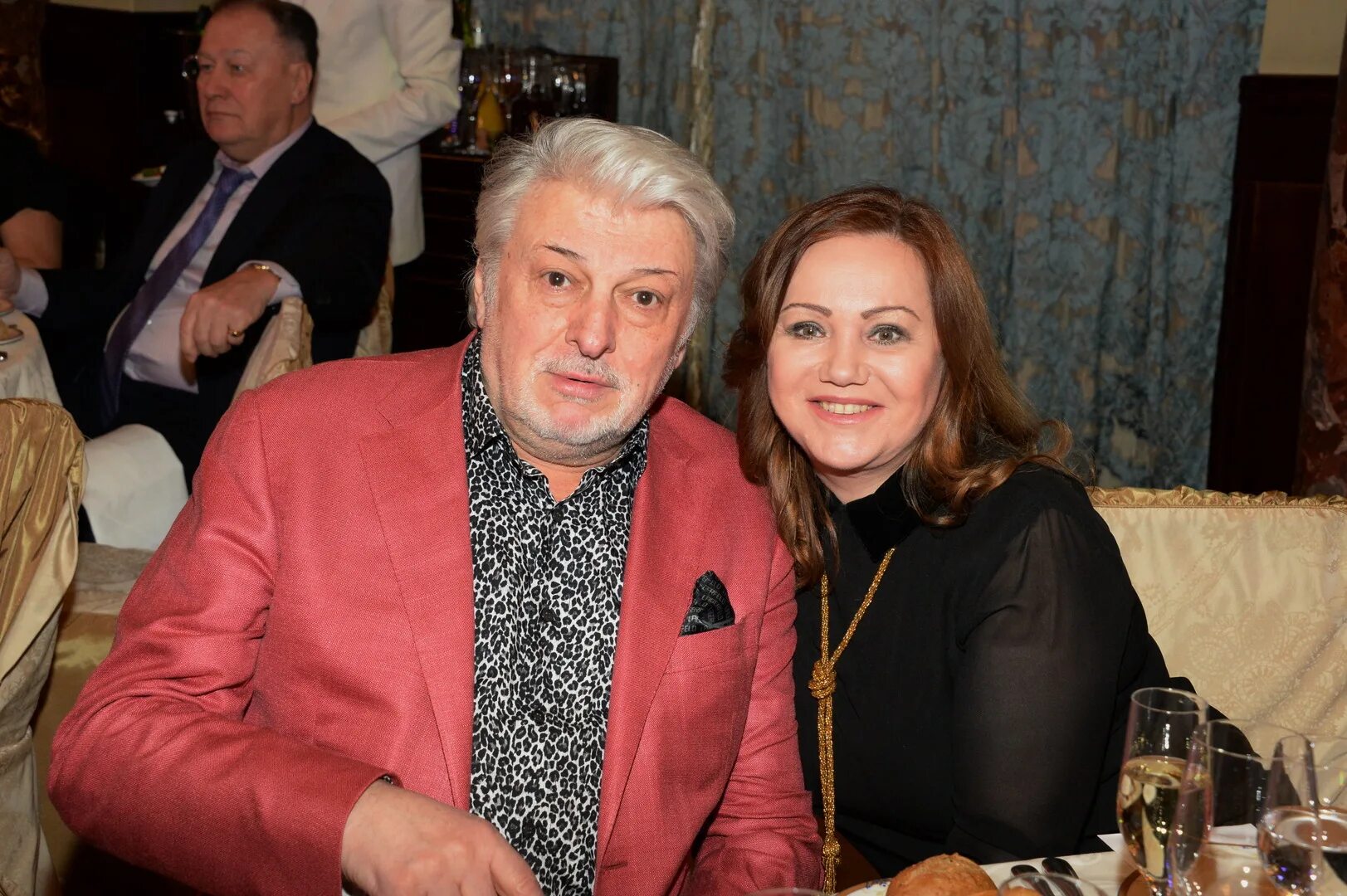 Лещенко и добрынин фото Вячеслав Добрынин впервые за долгое время появился на публике, но на сцену подня