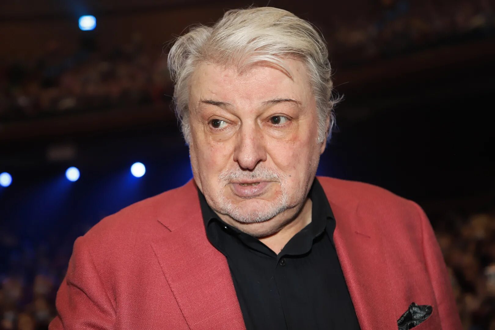 Лещенко и добрынин фото Вячеслав Добрынин впервые за долгое время появился на публике, но на сцену подня