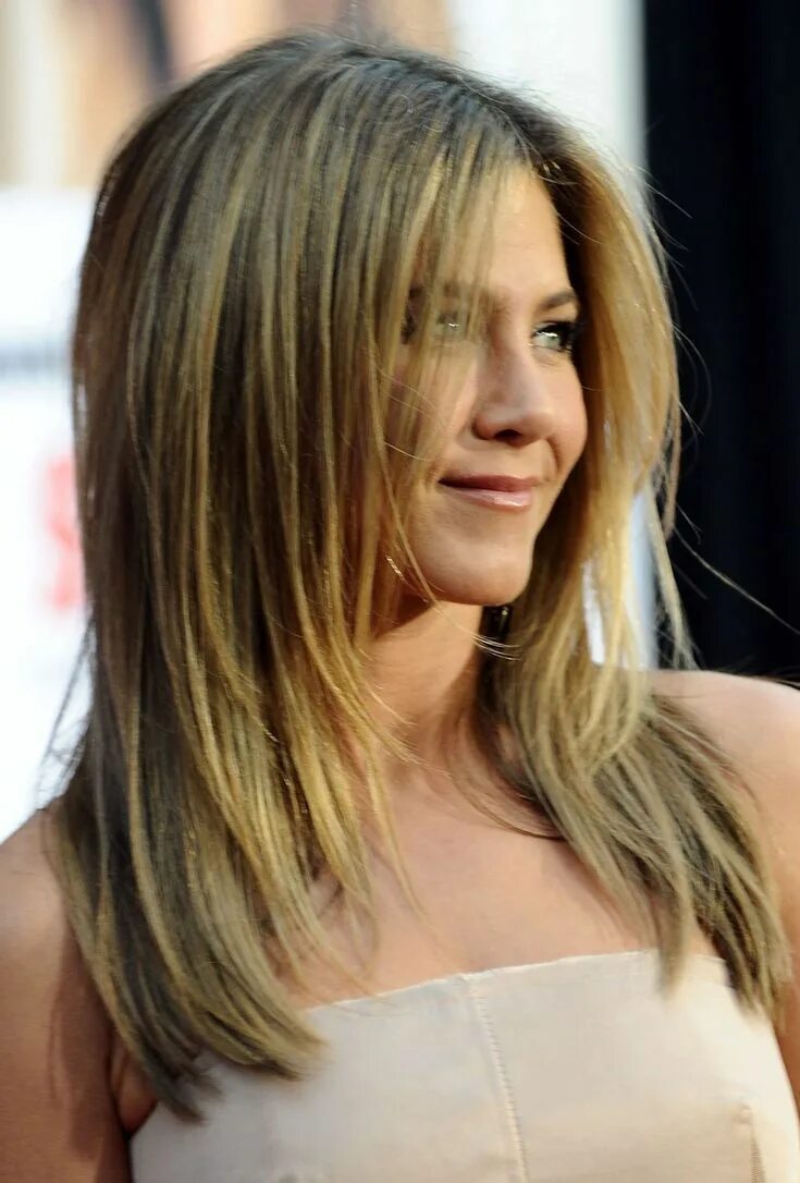 Лесенка на средние волосы фото Jennifer Aniston's 31 Most Iconic Hairstyles Over the Years Straight hair cuts, 
