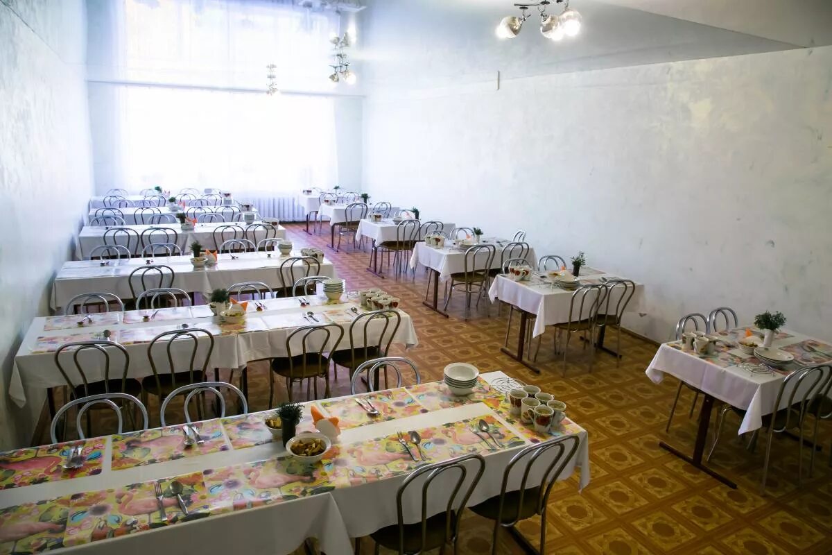 Лесная поляна орел фото В обеденных залах уютно и красиво "Лесная поляна"