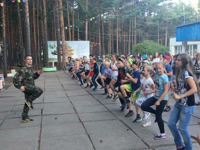 Лесная сказка лагерь череповец фото В Вологодской области состоялась акция "Зарядка со стражем порядка" в детском ла