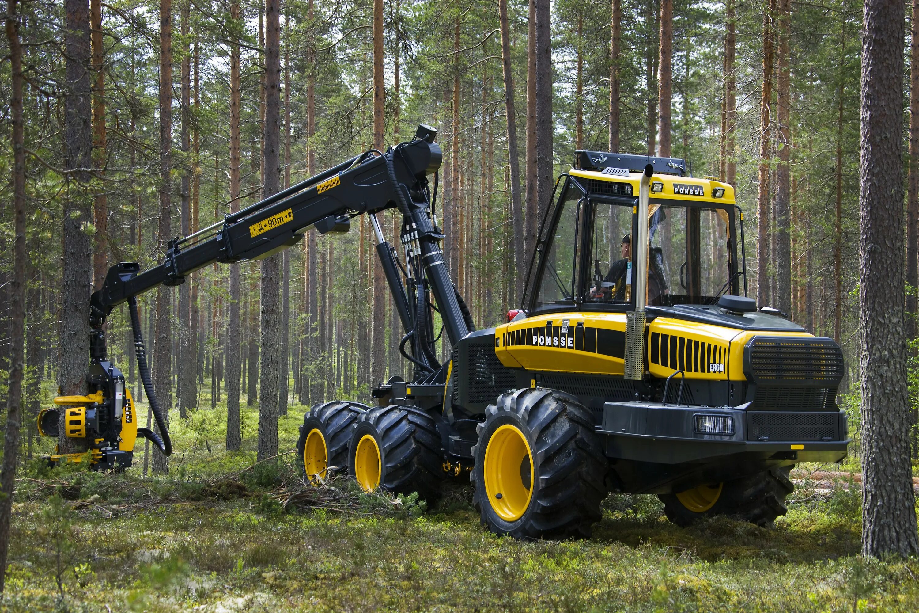 Лесная техника фото Форвардер Komatsu (Комацу) 875