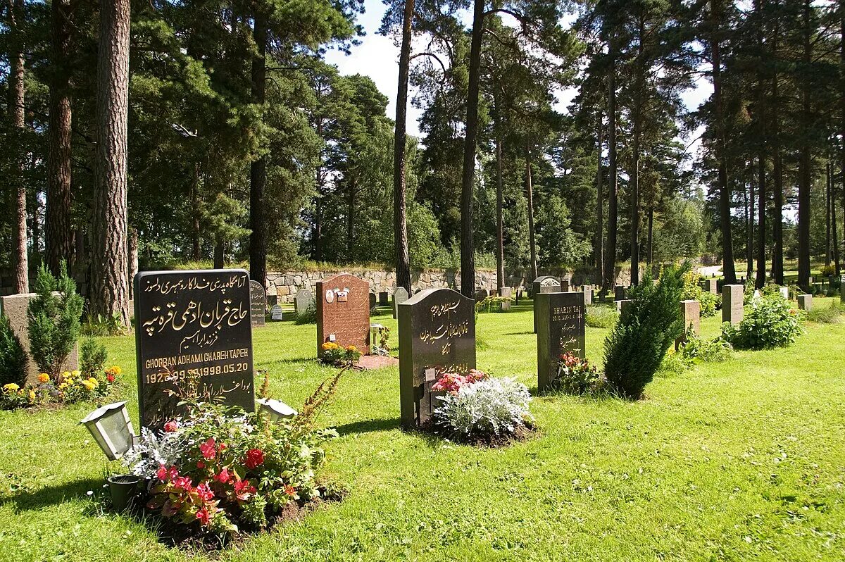 Лесное кладбище фото File:Skogskyrkogården cemetery-8.jpg - Wikimedia Commons