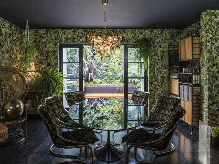 Лесной стиль в интерьере как называется Tropical dark and colourful in a British townhouse Jungle wall decor, Jungle wal
