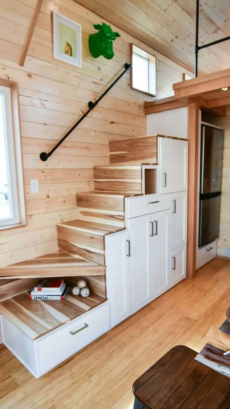 Лестница дом дача своими руками Tiny house stairs, Tiny house loft, Tiny house rustic