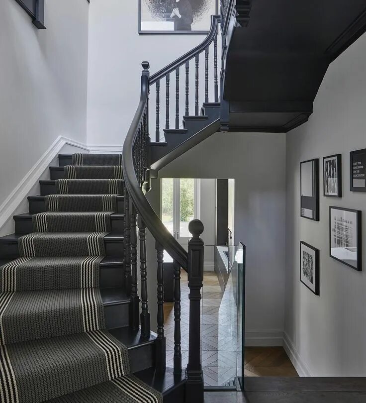 Лестница фото серый цвет Cherie Lee Interiors on Instagram: "From the Hall to the Kitchen. Bold, monochro