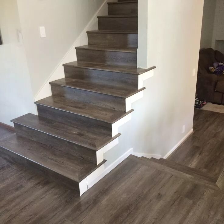 Лестница из кварцвинила фото Tap & Go Laminate flooring full stairs treads. Laminate stairs, Staircase design