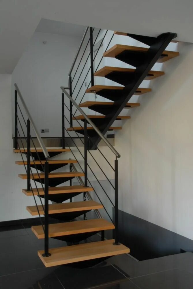 Лестница из металла с деревянными ступенями фото Escalier limon central - Schaffner บ า น, บ น ไ ด, ก า ร ต ก แ ต ง บ า น