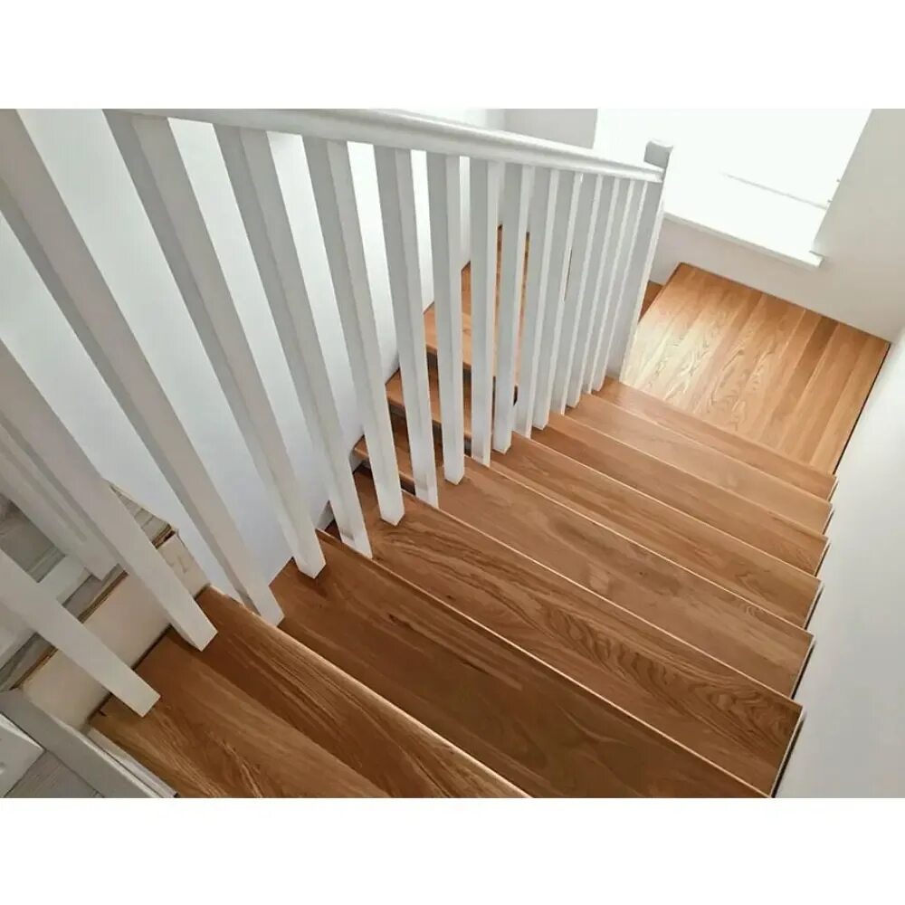 Лестница из ясеня фото Ступень из дерева Big house 600х300х40мм дуб цельноламельный по цене 5447 ₽/шт. 