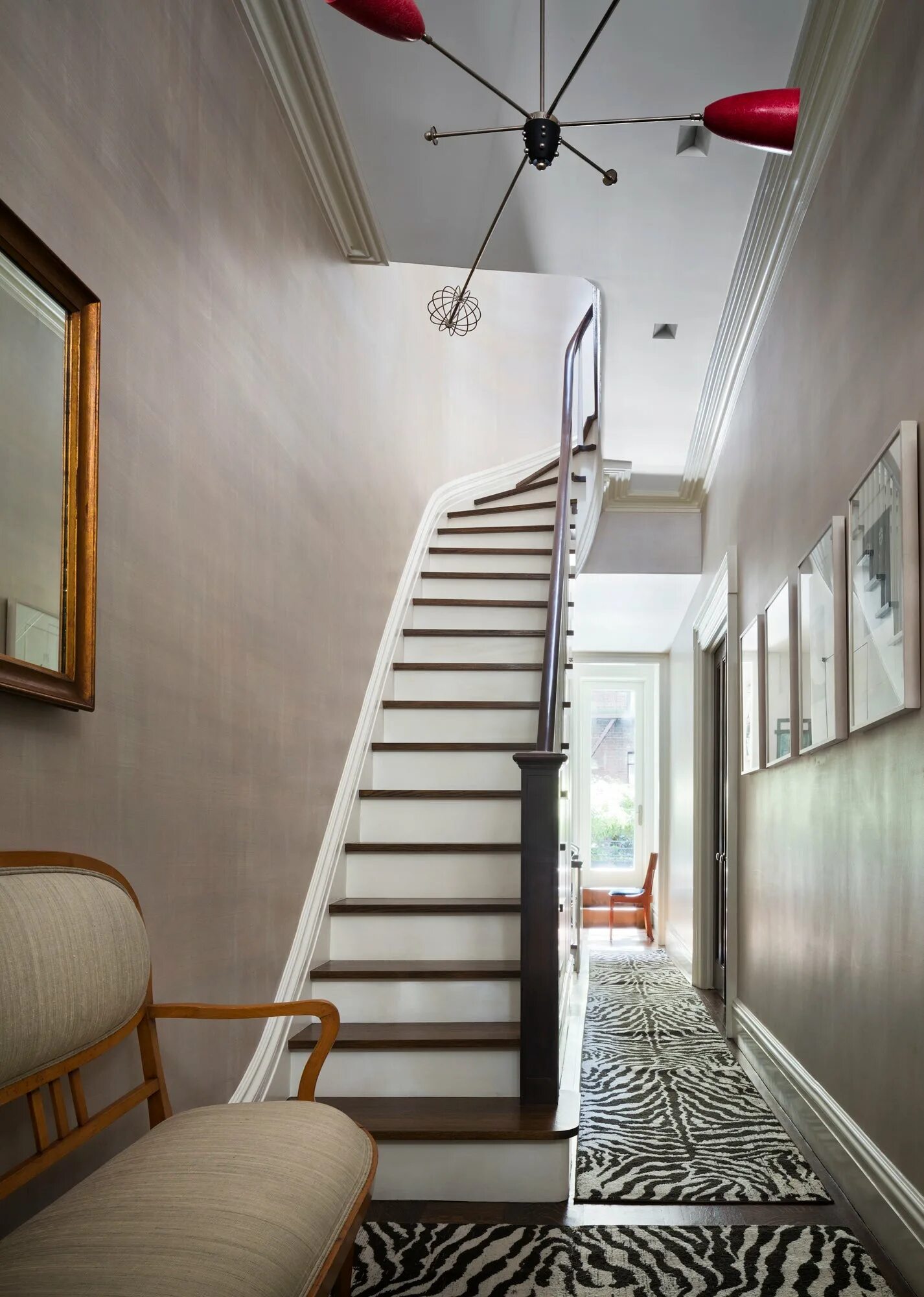 Лестница коридор фото Stair hall with luminous decorative paint by Dineen Architecture + Design PC 1st