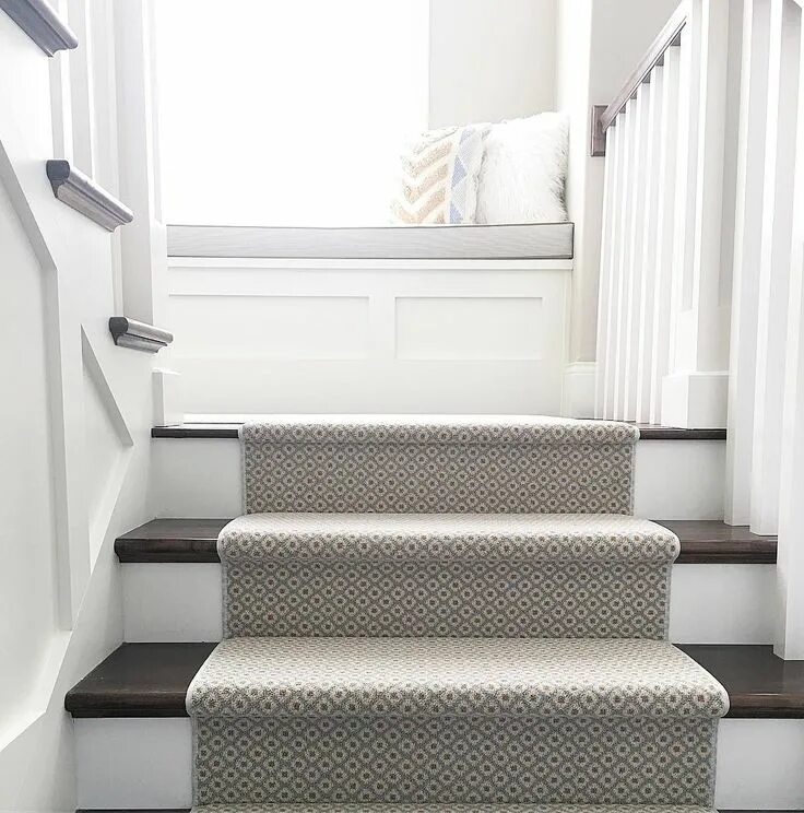 Лестница ковролином фото Pin by D P on Stairs Carpet stairs, Stairway carpet, Staircase runner