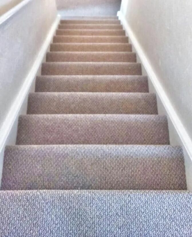 Лестница ковролином фото This carpet is an excellent choice for high traffic areas such as stairs. It's h