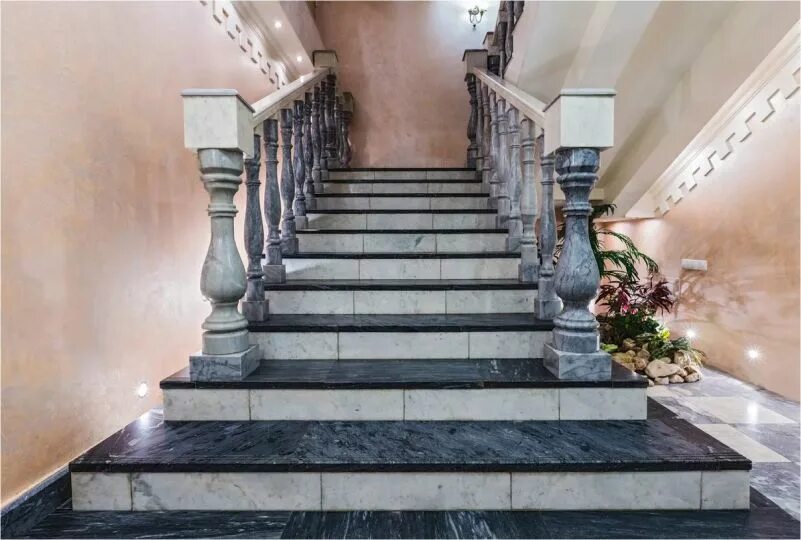 Лестница мраморная фото Производство лестниц и перил в Москве и области Gef-PRO.ru