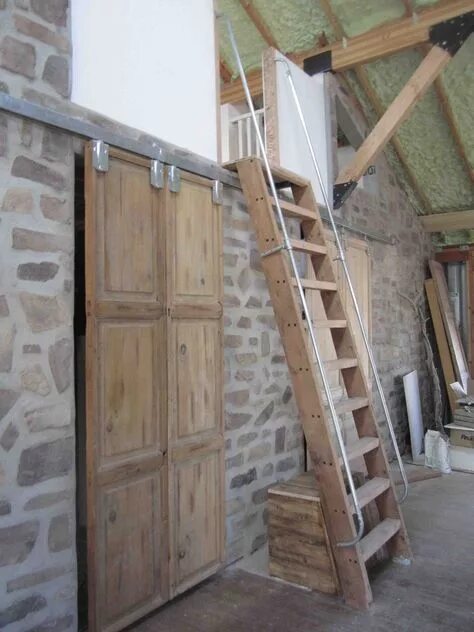 Лестница на чердак на улице фото Loft ladder Loft stairs, Loft ladder, Tiny house stairs