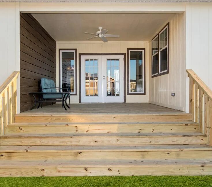 Лестница на террасу фото Built-in porch for your mobile home means summer drinks and evenings are on the 