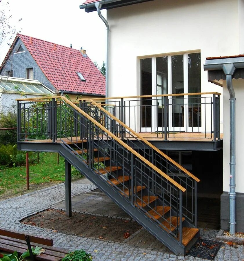 Лестница на террасу из металла фото Pin von Nicole Ho auf Pinnwand Terrassen treppe, Treppe außen, Treppe