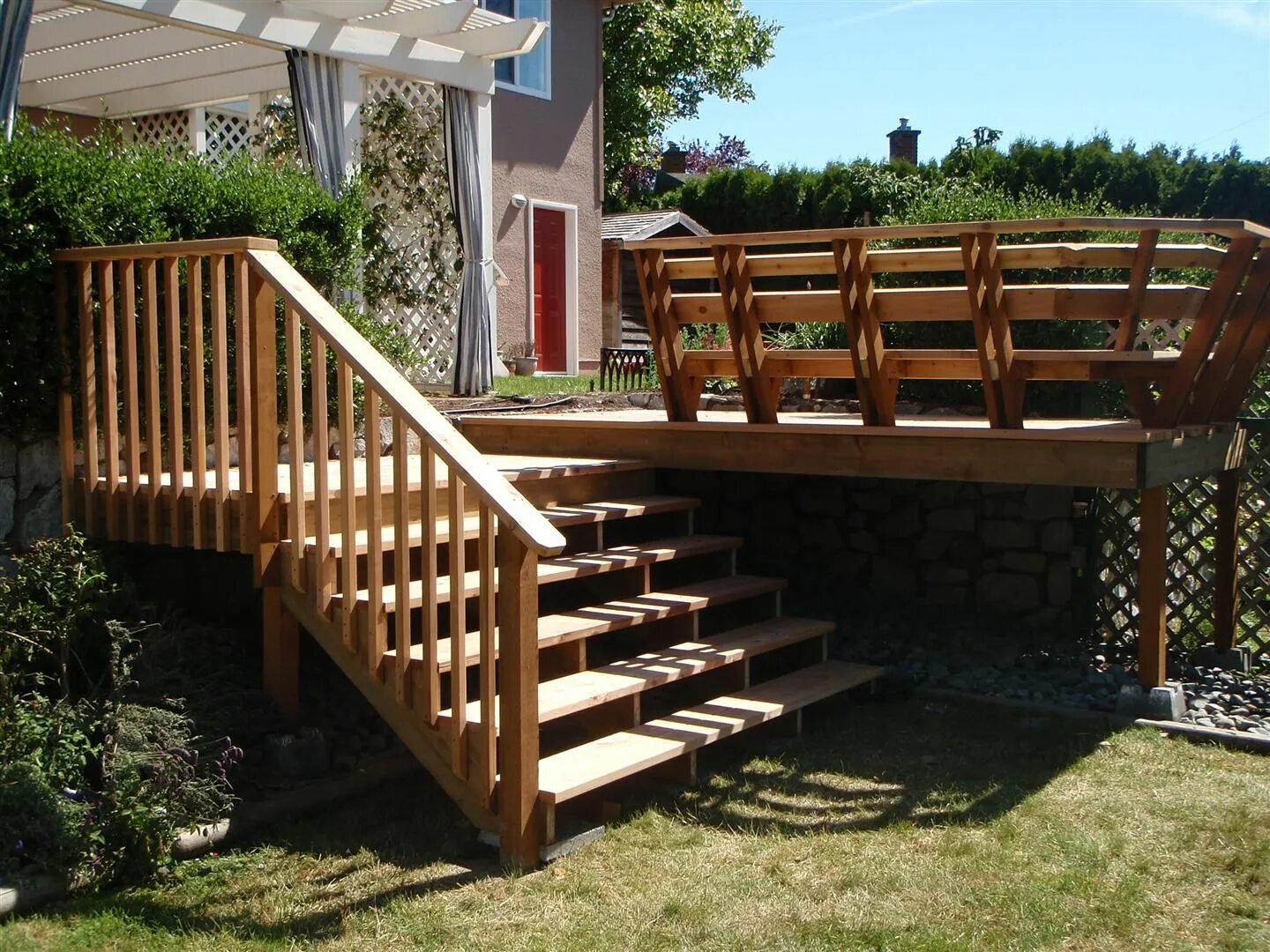 Лестница на веранду из дерева фото Deck, Stairs And Bench Commercial Deck Renovation Patio And Stairs ... Gartentre