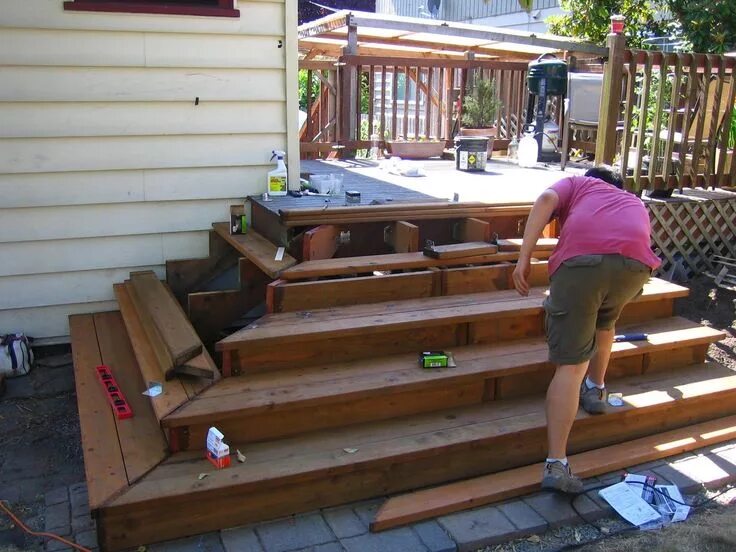 Лестница на веранду из дерева фото types of deck landing Building a deck, Deck stairs, Patio steps