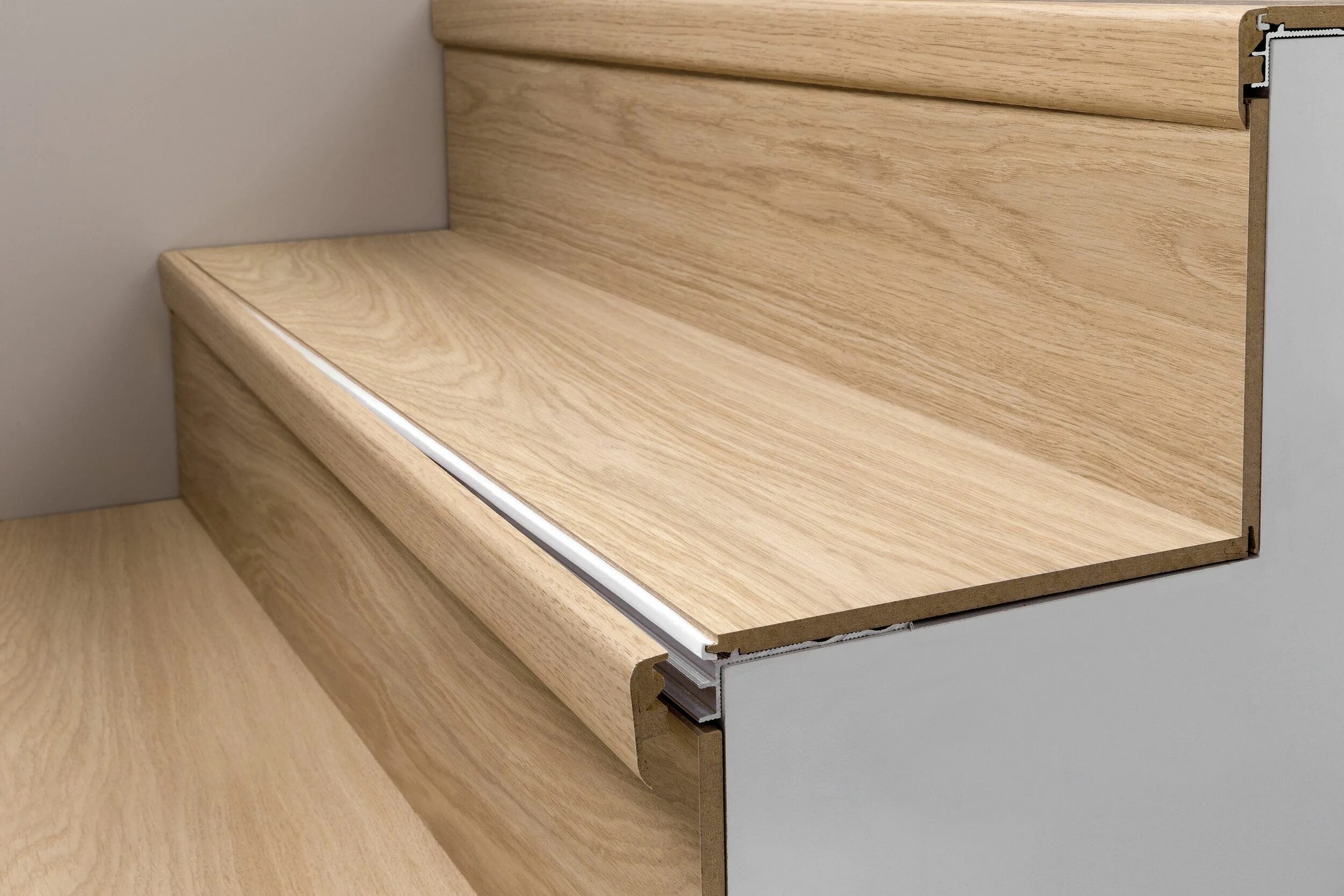 Лестница отделка ламинатом фото LAMINATE FLOORING DUBLIN Stair renovation, Diy stairs, Laminate stairs