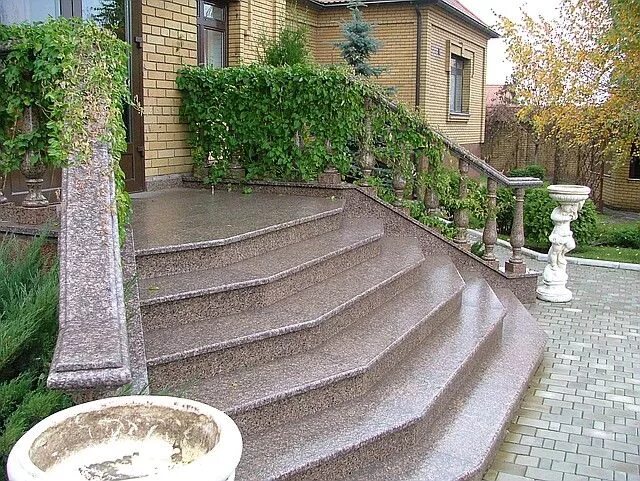 Лестница перед домом фото Мраморкрым.рф - Облицовка гранитом