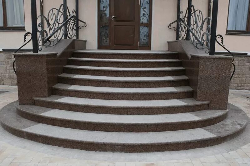 Лестница перед входом в дом фото Входная группа из гранита и мрамора - заказать в Москве, цены на входные группы