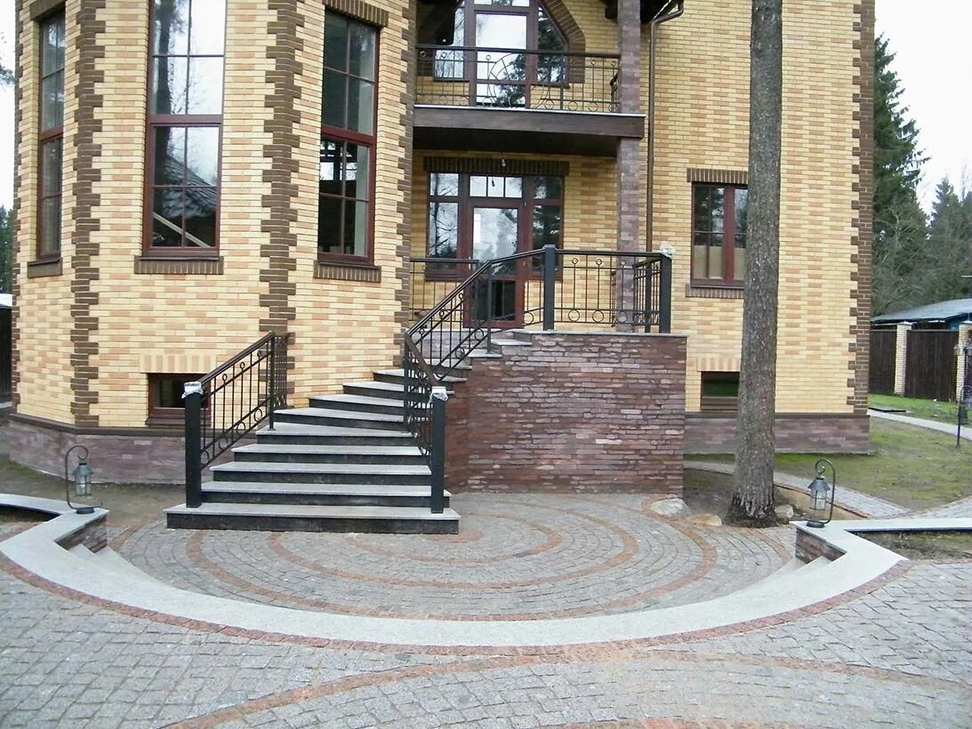 Лестница перед входом в дом фото Брусчатка, купить тротуарную гранитную брусчатку в Минске, мощение, цена