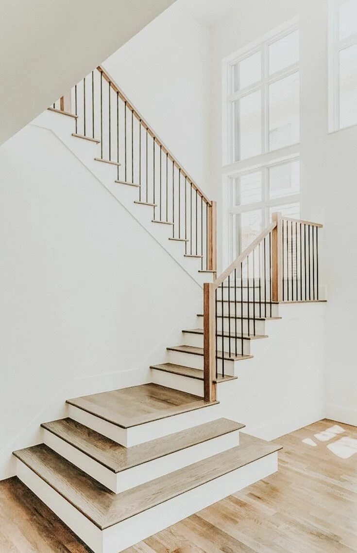 Лестница с подступенками фото Pin on Dream House Modern staircase, Staircase design, Stair railing design