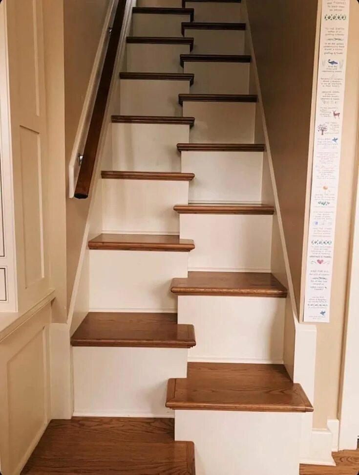 Лестница с шагом фото Pin by Terri King on Architecture Old new england homes, Stairs, New england hom
