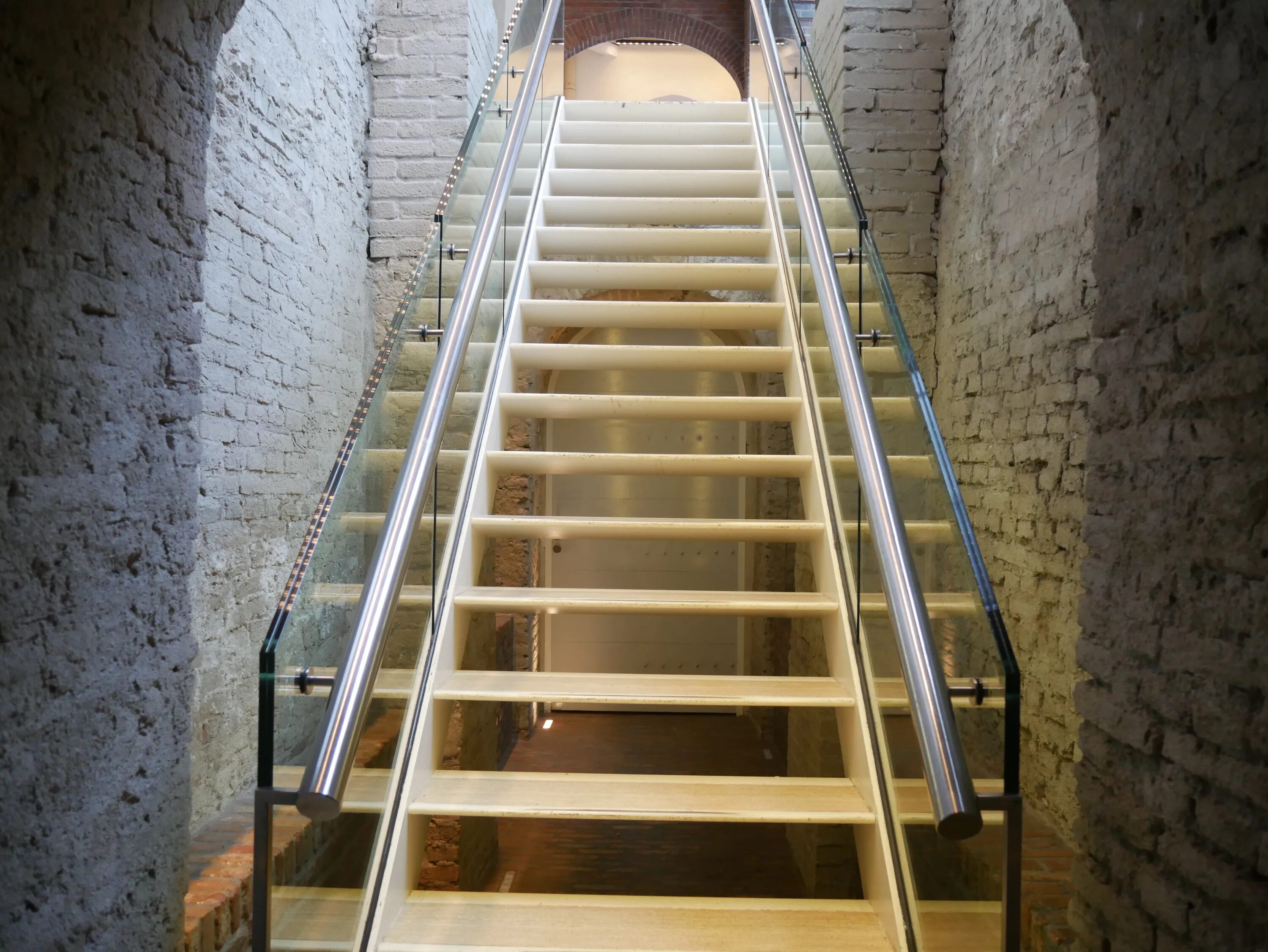 Лестница снизу фото Free Images : open, light, glass, ladder, handrail, stairs, up, vista, trap, sec