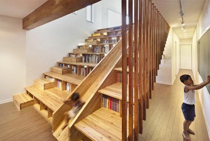 Лестница в афрейме фото Playful Wooden Slide Formed Within a bookcase stairway Decoración de unas, Decor