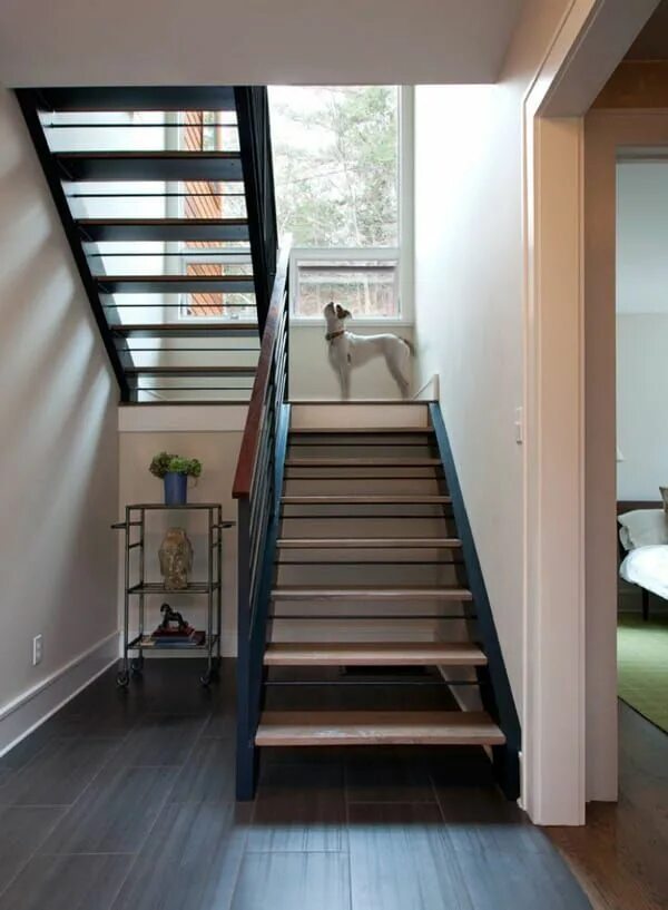 Лестница в доме дизайн Cozy weekend retreat: Bug Acres of Woodstock Staircase design, Stairs design, Mo