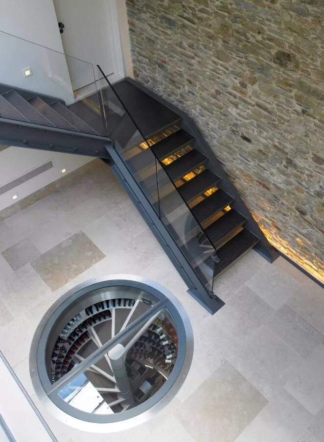 Лестница в доме в подвал фото 25 Amazing Ideas That Will Make Your House Awesome Spiral wine cellar, Cellar de