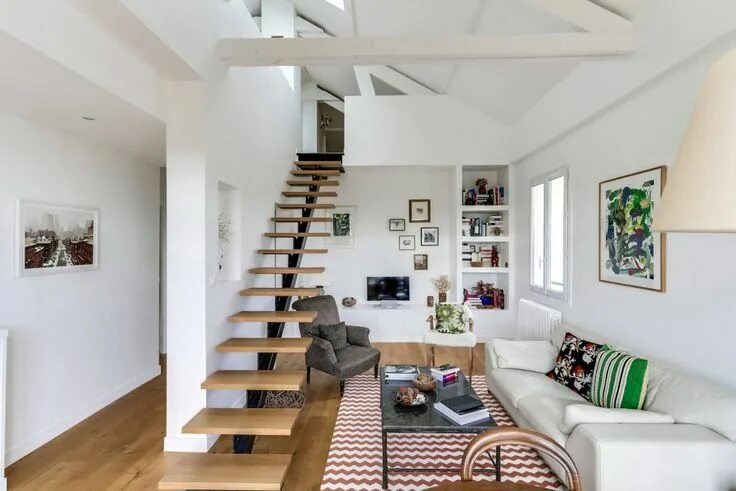 Лестница в доме в зале фото If you are looking for living room ideas, take inspiration from our gallery of b