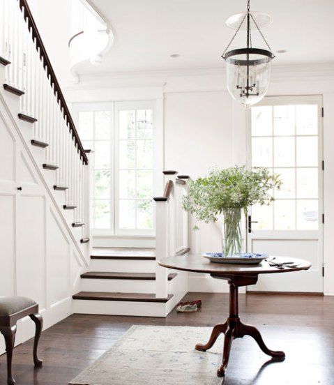 Лестница в интерьере дома SEE DARRYL CARTER DESIGN A DAZZLING D.C. HOME! Staircase design, Foyer decoratin