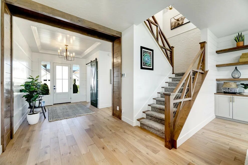 Лестница в интерьере загородного дома Modern Farmhouse 2019 Dry Creek Parade - Кантри - Лестница - Бойсе - от эксперта