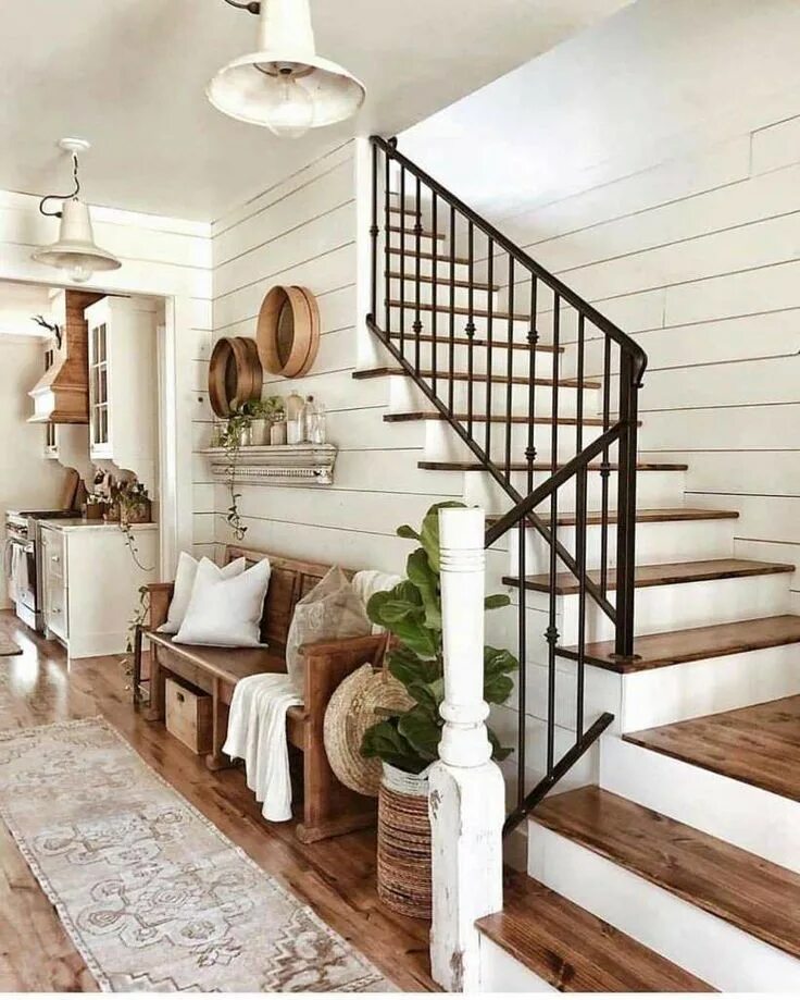 Лестница в интерьере загородного дома Interior Paint Ideas: 12 Tips to Help You Get the Right Wall Color Extra Space S
