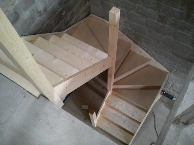 Лестница в погребе своими руками фото Winder Stair Case Renover escalier, Deco escalier, Déco intérieure