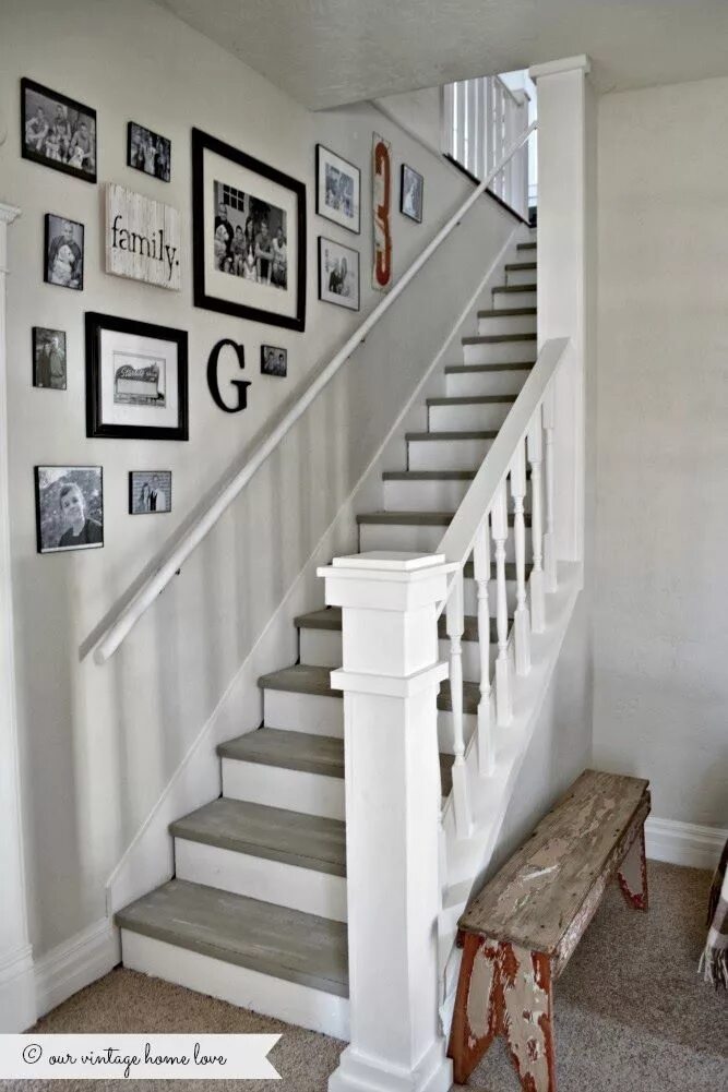 Лестница в сером цвете в интерьере Fabulous Farmhouse Stairway Makeovers and Inspirations - The Cottage Market Idée