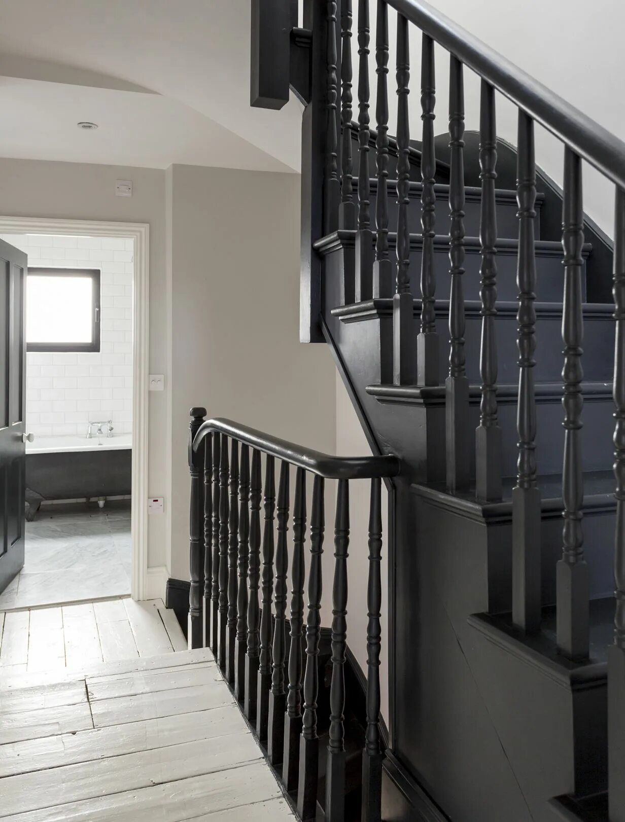Лестница в сером цвете в интерьере Pin on hall ideas