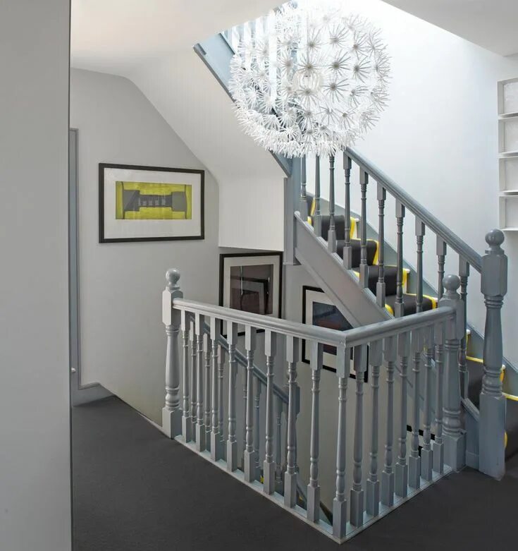 Лестница в сером цвете в интерьере Image result for spraying banisters white grey Malerei treppe, Treppenaufgang, T