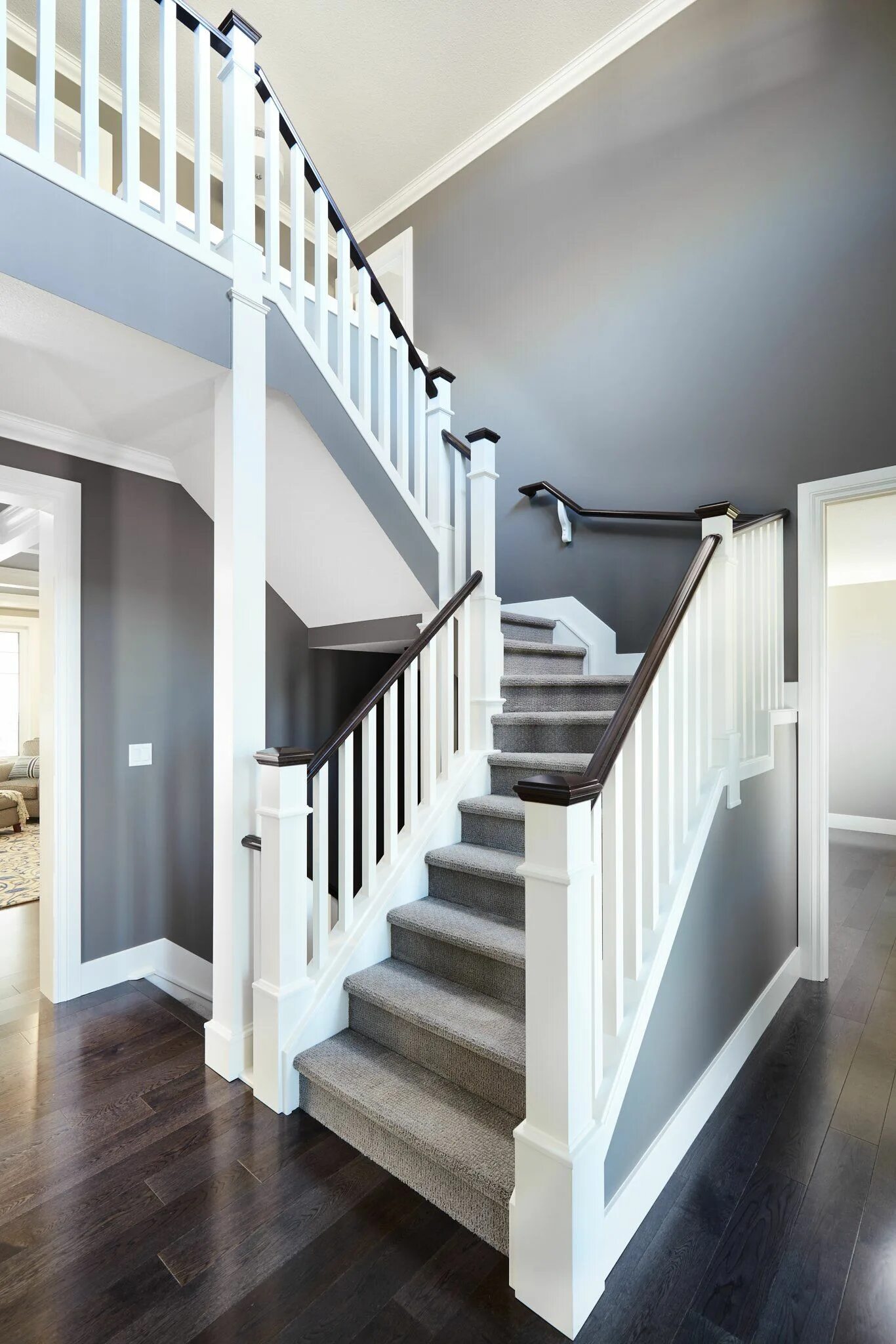 Лестница в сером цвете в интерьере Craftsman Railing that Tells a Story White stairs, Staircase makeover, Tiny hous
