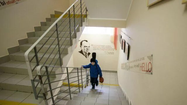 Лестница в школе фото Изображение 26 - оформление школы: лестниц, рекреаций, актового зала, коридоров 
